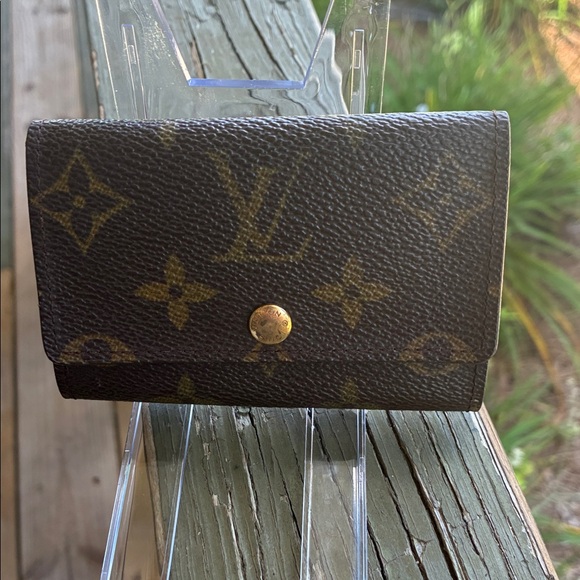 Louis Vuitton Brown and Gold Monogram Key & Card Holder - Picture 1 of 7